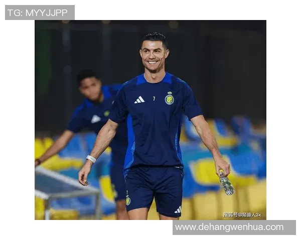 时尚运动风足球球星男士运动服外套 轻便舒适穿搭首选